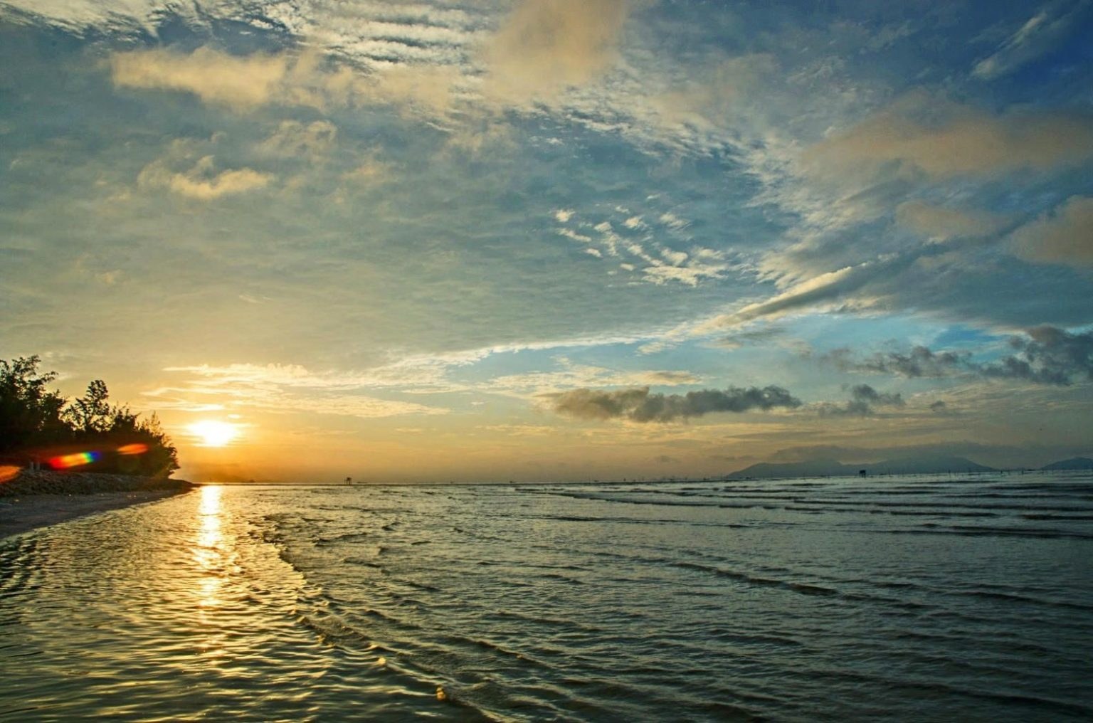 Bình minh trên bờ biển Cần Giờ